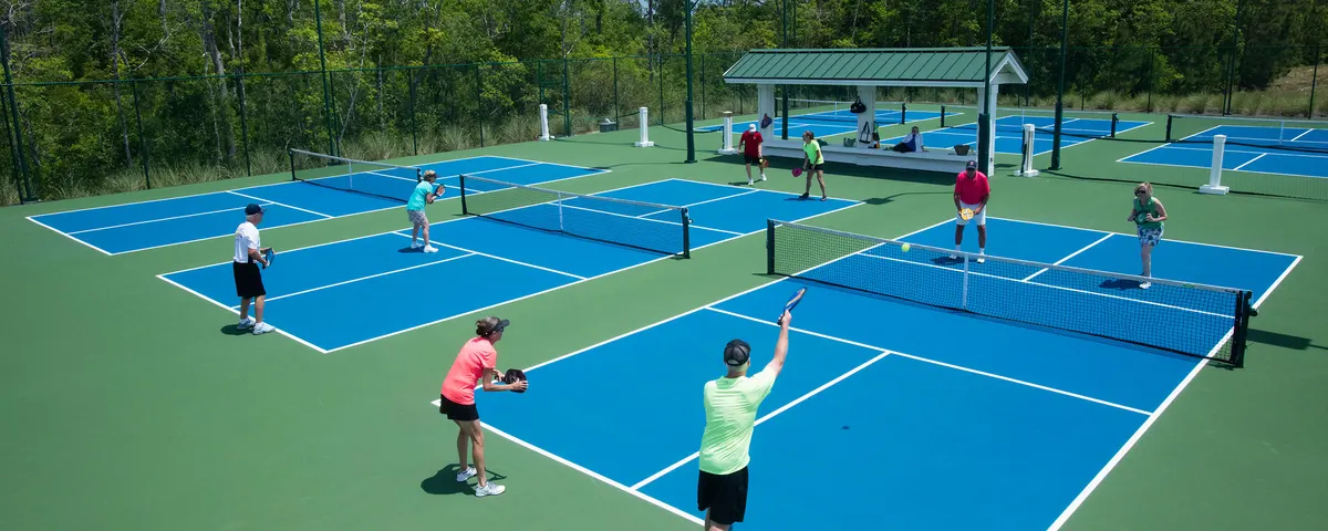 What Is the Difference Between a Forehand and Backhand Volley?