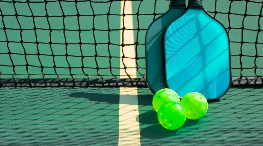 What Color Pickleball Lines Should Go On a Green Tennis Court