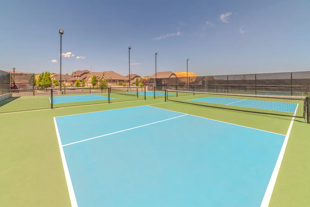 What to Look For in Pickleball Court Builders